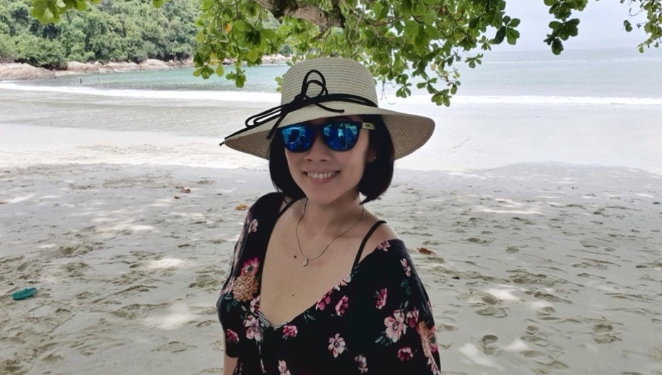 Woman in a hat and sunglasses
