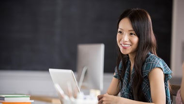 lady-at-desk lady-at-desk