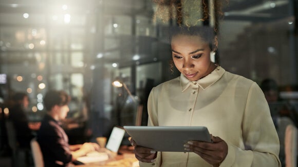 woman-on-tablet woman-on-tablet